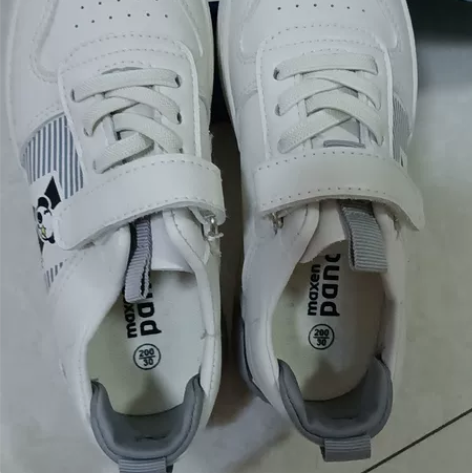 魔幻熊猫，30码200内长，软底小白鞋 感...