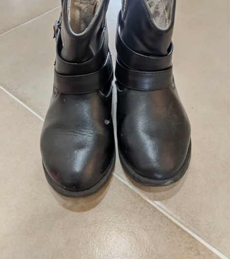 儿童小皮鞋，T.S品牌，成色如图。 感兴趣...