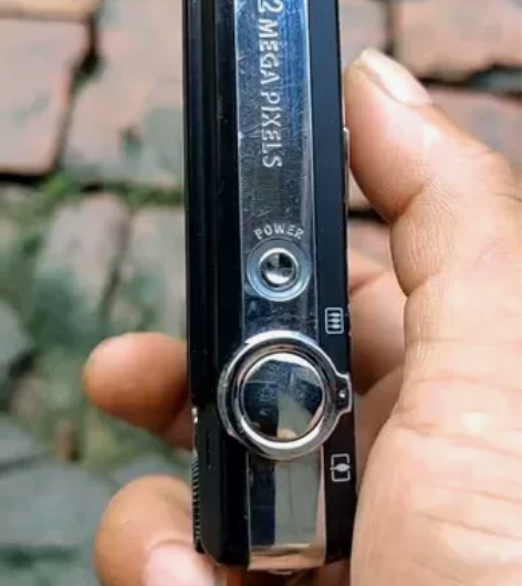 爱国者V890功能正常，实物如图，品相一般...