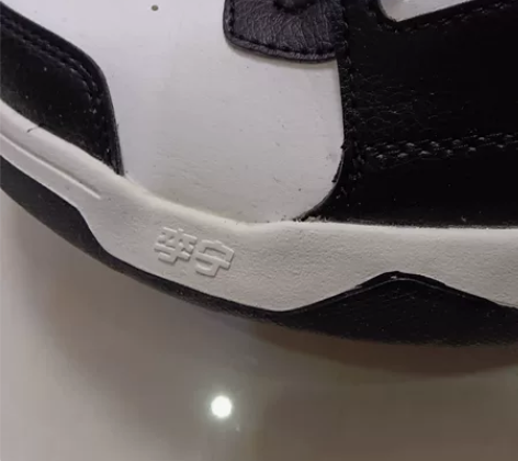 正品李宁，实体店购买，孩子仅穿了一次，基本...