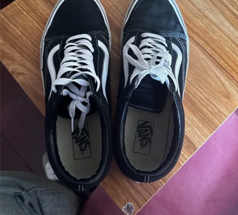 万斯黑色板鞋46码，保证正品 感兴趣的话点...