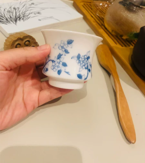 景德镇陶瓷，槐花，青花 感兴趣的话点“我想...