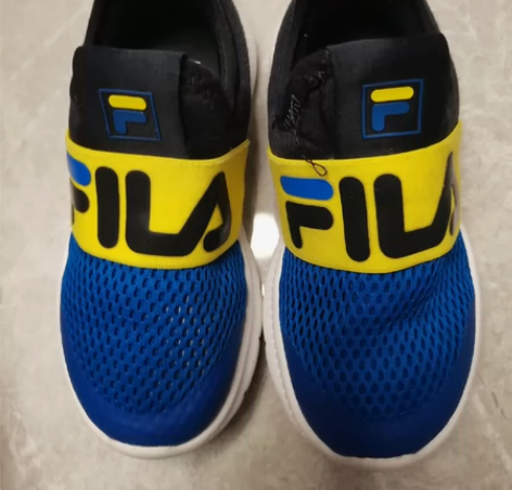 小童正版斐乐九成新，26码，60包邮 感兴...