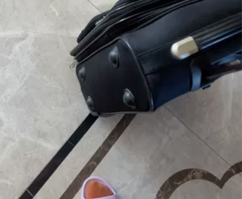 拉杆箱,一切完好,尺寸51x37x20cm...