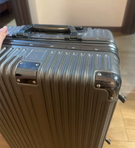 出一个20寸闲置行李箱，商场买的500元，...