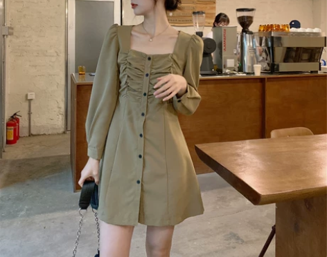 微胖复古方领连衣裙女压褶单排扣收腰显瘦长袖...