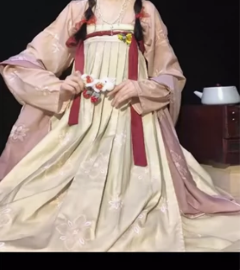 出汉服 司夏两件套s码50元荨茉三件套s码...