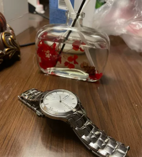 可小刀？！！！！天王手表，换电池的，一年一...