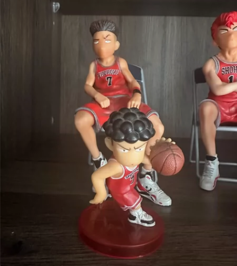 娃娃机抓的灌篮高手手办 肯定是假的（我不会...