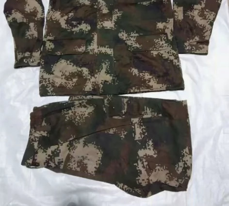 冬小花二手迷彩服，电焊工地耐脏耐穿 感兴趣...