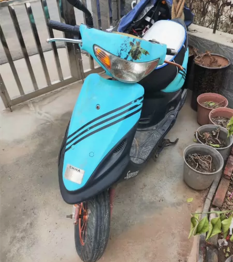 家里买了新的旧的卖掉，车况如图，带5块电瓶...