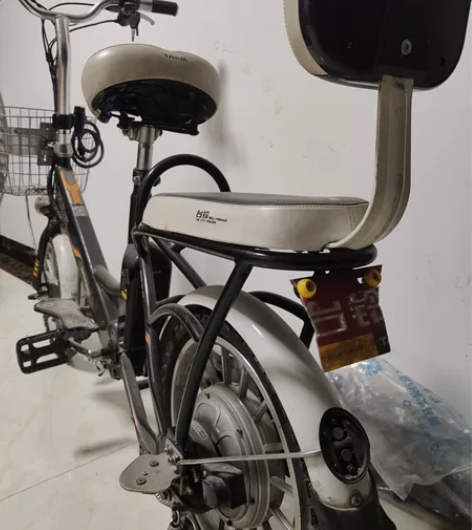 台铃电动车,专卖店买的,即是4S店,八成新...