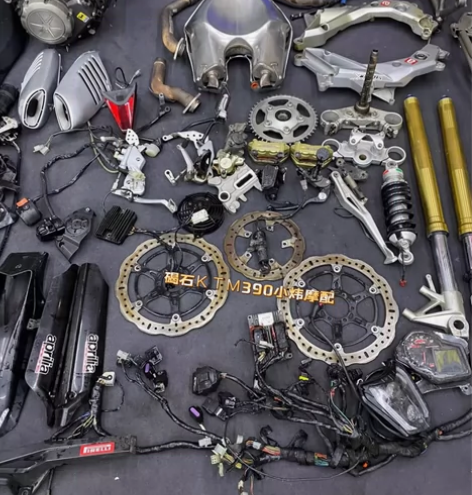 08年 阿普利亚750  全车拆配件 需要...