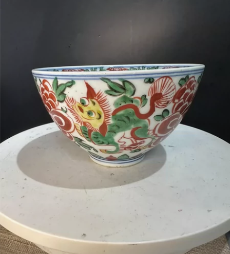 清早期红绿彩鸡心碗，品相完整，器型档次较高...