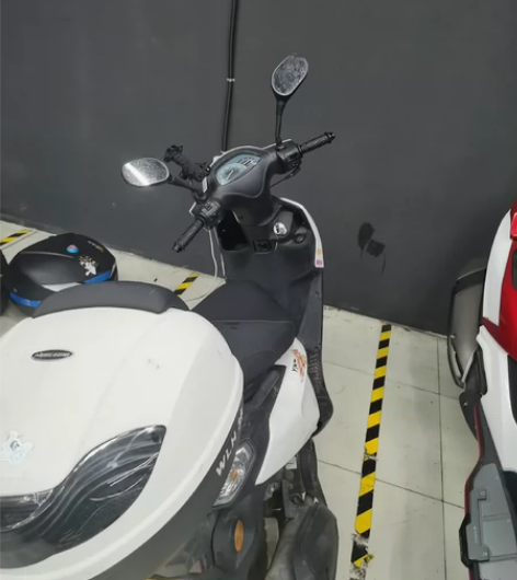 21年银钢侠125  八成新  公里数的表...