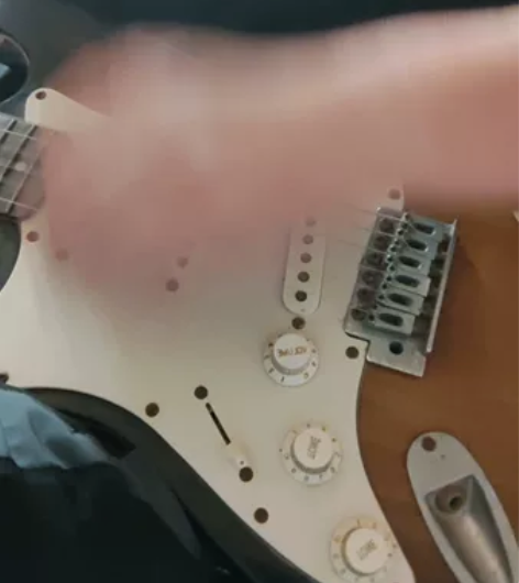 闲置电吉他一把，音色还可以，音频插口插线不...