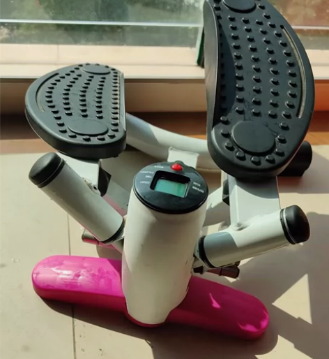 踏步机，不占空间好存放，随时随地健身锻炼。...