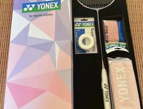 体育馆剩下的，全新、剩下几副全新的尤尼克斯...