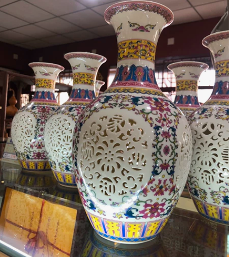 景德镇粉彩花瓶镂空花瓶七彩花瓶复古花瓶摆件...