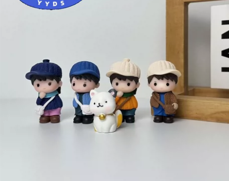 清货~包邮！可爱卡通桌面鸭舌帽男孩小摆件i...