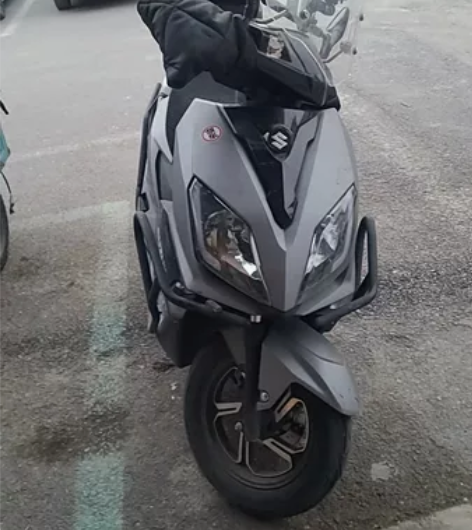 二手摩托车，铃木uy125，百年版，21年...