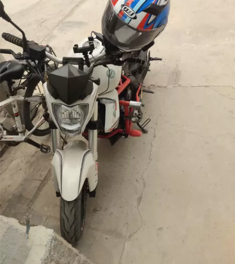 黄龙300摩托车，手续齐全验车到明年，京B...