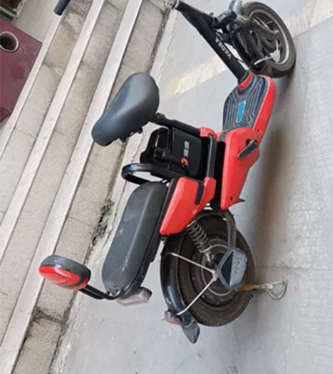 雅迪品牌电动车,不用了闲置,低价转让!电池...