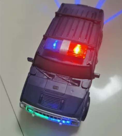 变形警车，音乐警车，几乎全新， 感兴趣的话...