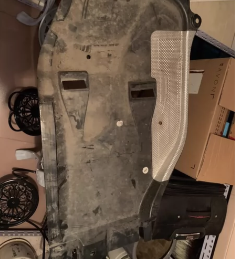 奔驰CLA下护板2015款 9成新 无划痕...