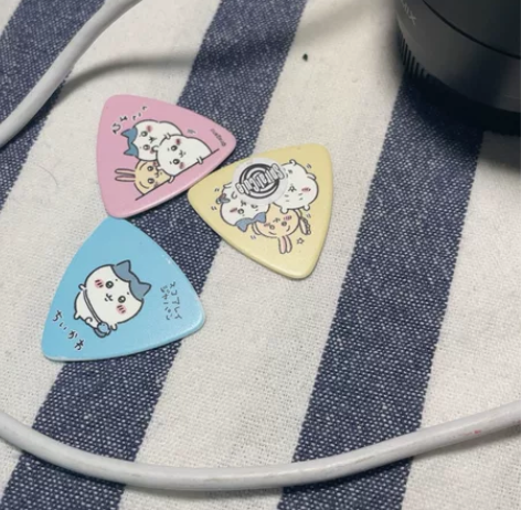 chiikawa拨片 蓝色的我用了几次 边...