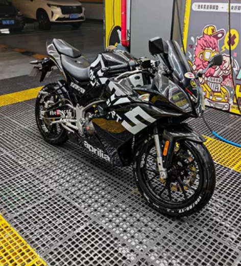 阿普利亚gpr150，改了版画，外观嘎嘎好...