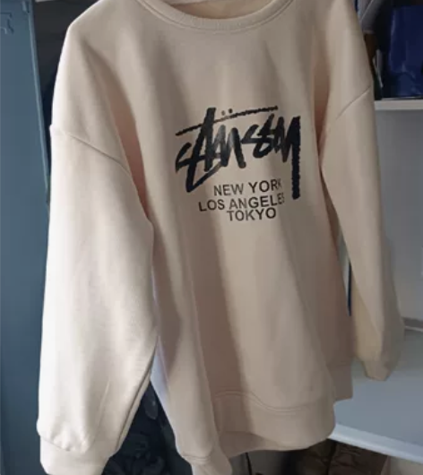 定制的衣服，无牌子，因为自己黑，一次没穿，...