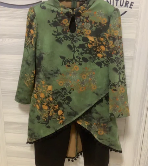 出售鸡皮绒面料中式套装，全新，适合170以...