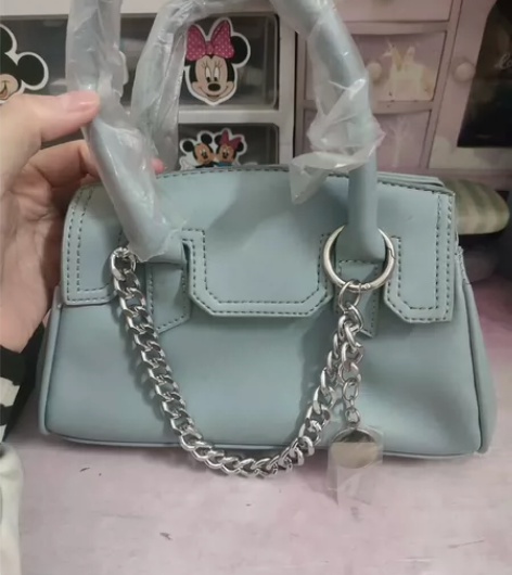 出包包一个 家里包包太多了，闲置出一些细节...