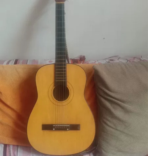 以前用过的旧吉他，现在不需要了，要的联系，...