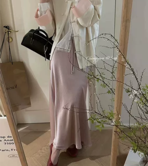 缎面半身裙，a字，全新，小码，有吊牌，松紧...