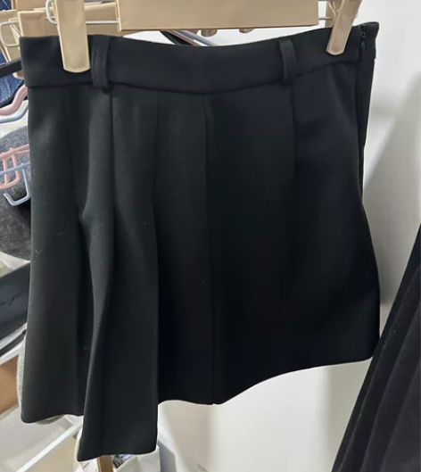 慕兔黑色百褶毛呢短裙，另个平台购买，仅拆吊...