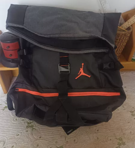 乔丹双肩包学生男女背包书包电脑包飞人篮球运...