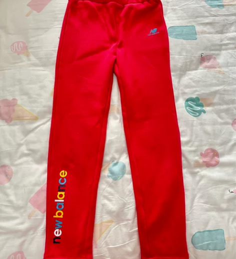 出New Balance品牌正品的红色儿童...