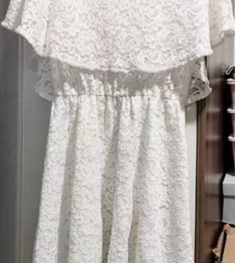 女生 白色蕾丝中短裙 温柔小礼服 也可日常...