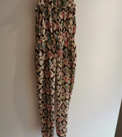 连体裤L码,建议S或者M码的妹子穿,里面可...