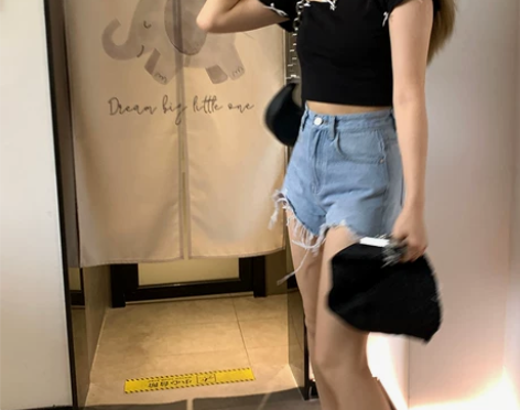 甜甜的萱 毛边牛仔短裤女夏薄款辣妹高腰a字...