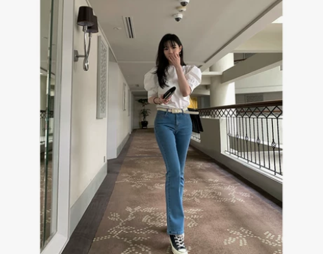 ?转闲置～牛仔裤女高腰修身显瘦微喇长裤S码...