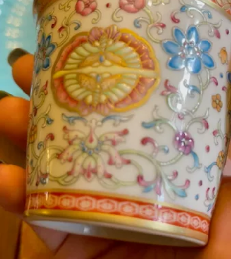 景德镇小观窯珐琅彩团蝶花卉直筒杯 花色清雅...