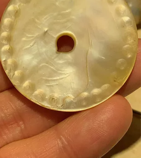 老的没朋友，二饼的多，这种材质平安扣的少，...