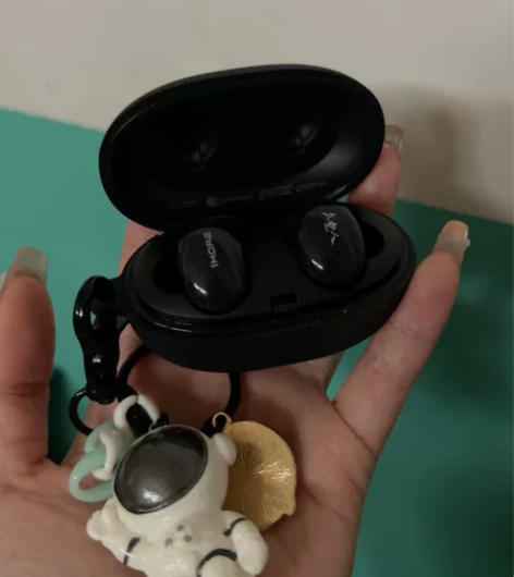 万魔太空人吴青峰蓝牙耳机，九成新，原包装盒...