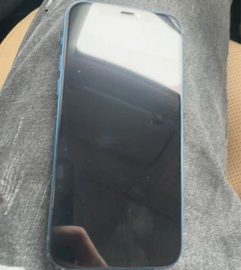 出个自用12。 128G美版 换过屏幕和电...