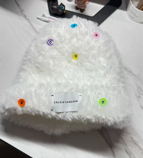 毛绒渔夫帽,软乎乎 就带过一次,非常新!要...