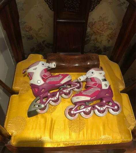 迪卡侬旱冰鞋，没有任何问题，不要当新的买就...