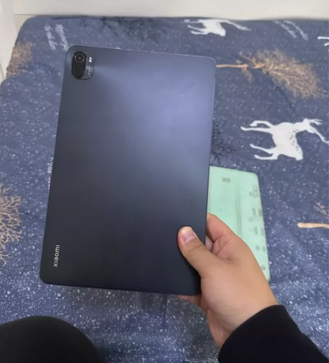 小米pad5 6+128 黑色 有三处磕碰...